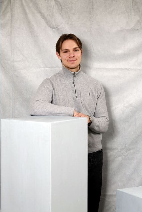 Porträtfoto des Anprechpartners Luke Hass