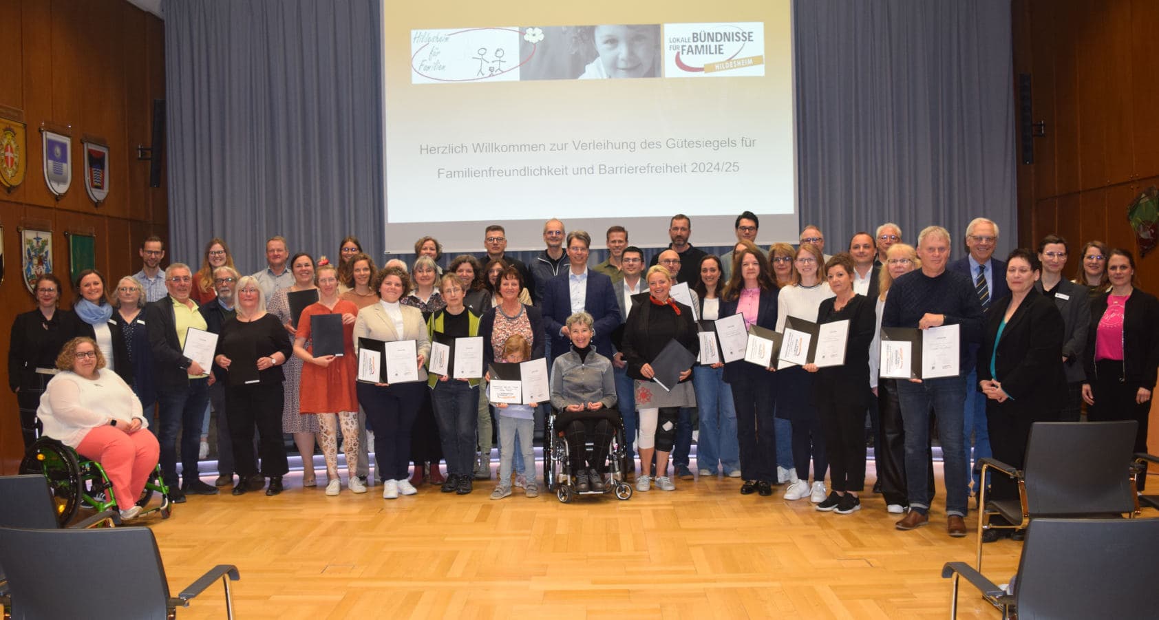 Vorschaubild des Presseartikels 36 Gütesiegel für Familienfreundlichkeit und Barrierefreiheit verliehen
