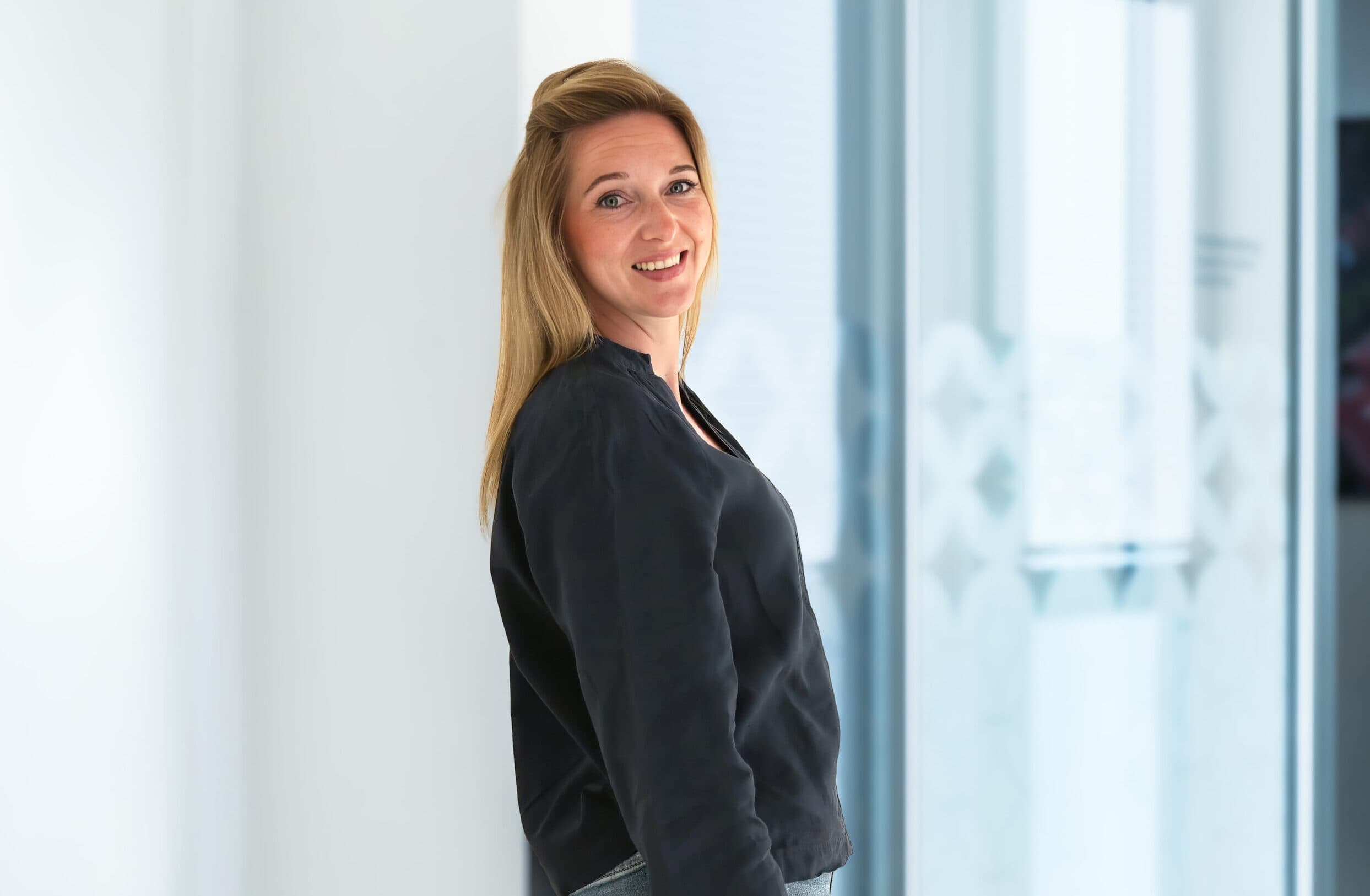 Porträtfoto des Anprechpartners Sina Förster