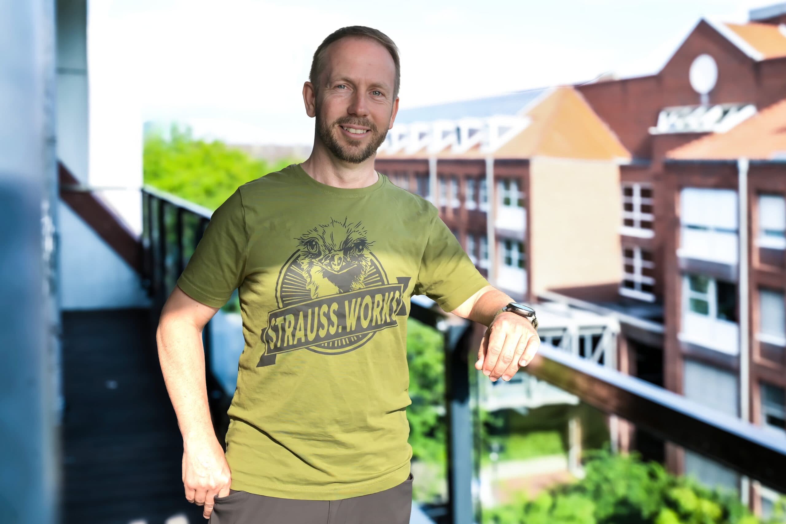 Porträtfoto des Anprechpartners Tim Kowalski
