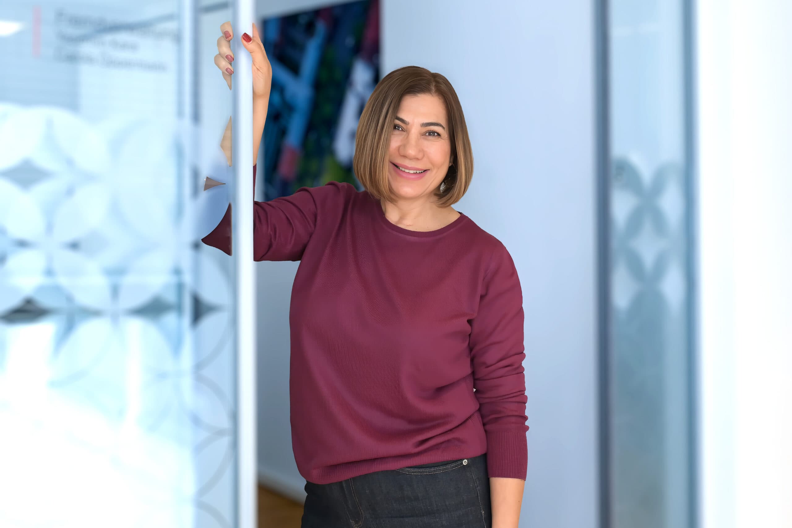 Porträtfoto des Anprechpartners Yasemin Kara